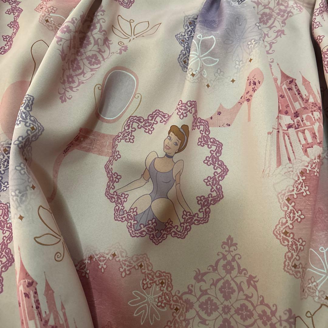 シンデレラ柄　遮光カーテン サンゲツ