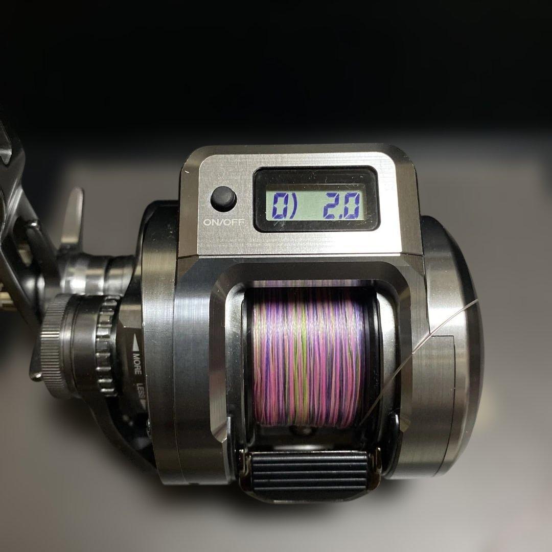 シマノ　24 オシアコンクエストCT 301MG (左)