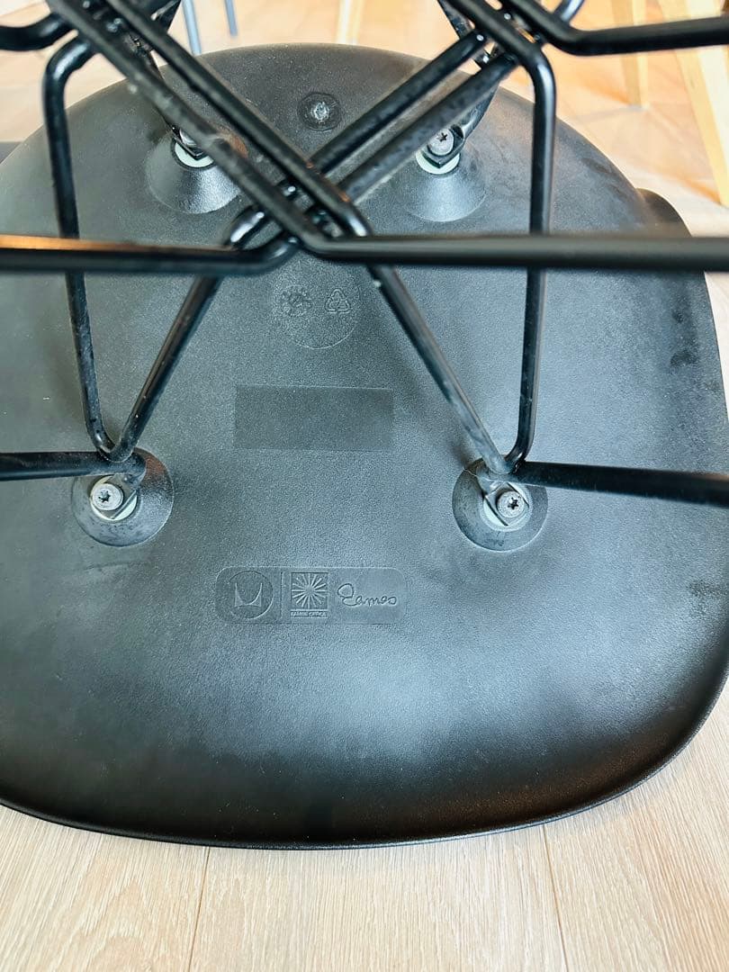 イームズプラスチックシェルサイドチェア　ハーマンミラー