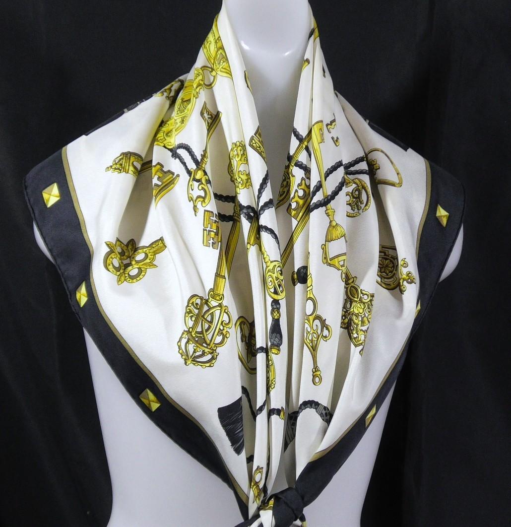 美品　HERMES エルメス　大判スカーフ　カレ90　 D561