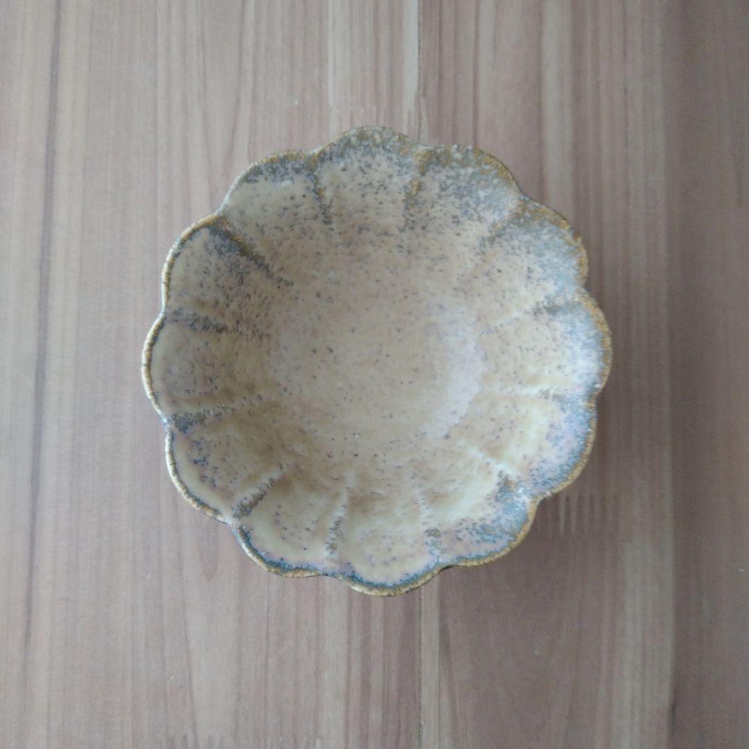 花型 鉄信楽 深皿４枚・花形中皿４枚・花形小鉢４個