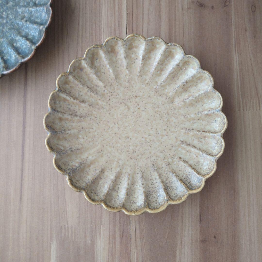 花型 鉄信楽 深皿４枚・花形中皿４枚・花形小鉢４個