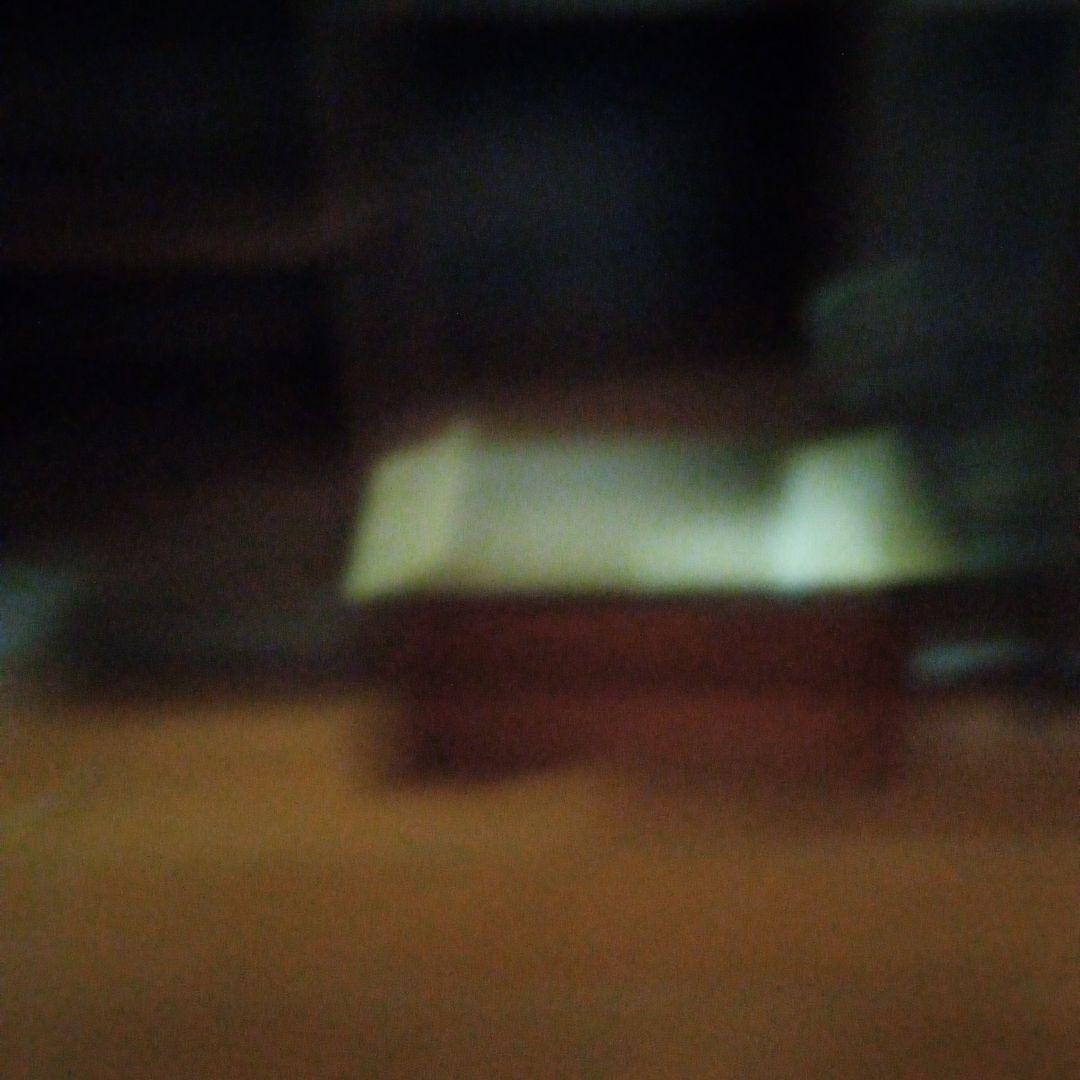 ダークブラウン木製キャビネット ガラス扉付き