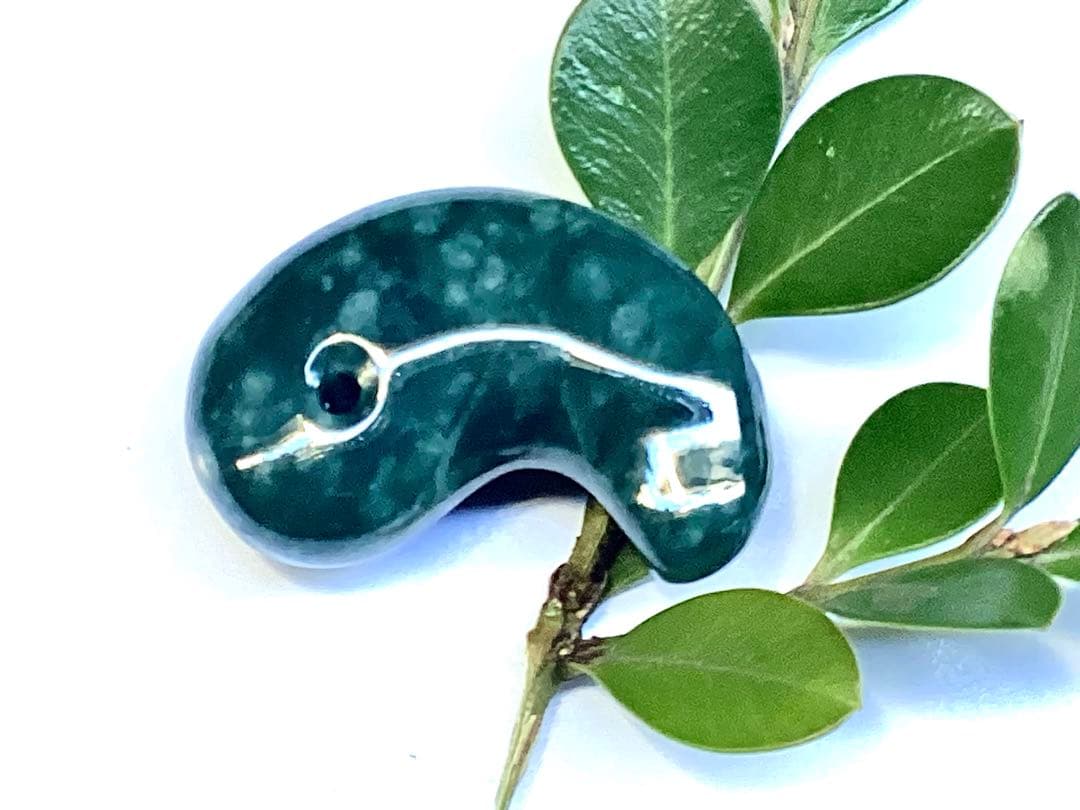 ✳premiumシリーズ　珍‼️希少吉兆雪輪文様 糸魚川青翡翠入りコン沢　鑑別書付