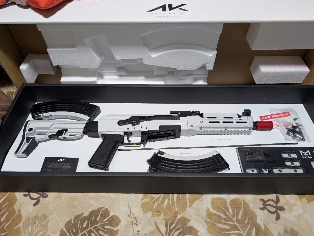 AK 次世代電動ガン ホワイトストーム