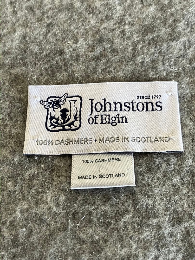 『美品』　ジョンストンズ　カシミア100％大判ストール、ライトグレー新品、未使用