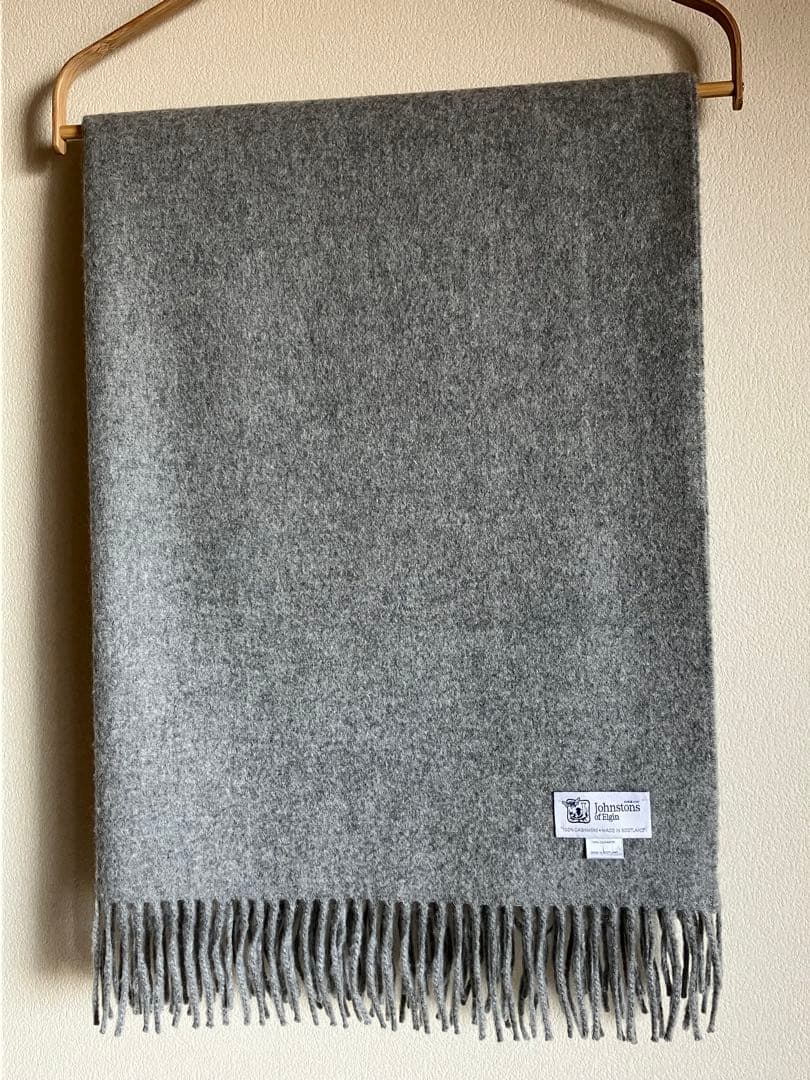 『美品』　ジョンストンズ　カシミア100％大判ストール、ライトグレー新品、未使用