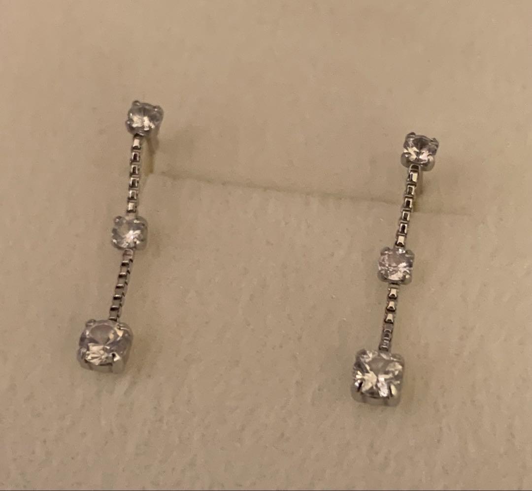 ELLE K18WG ホワイトトパーズ 3ストーン ピアス ホワイトゴールド