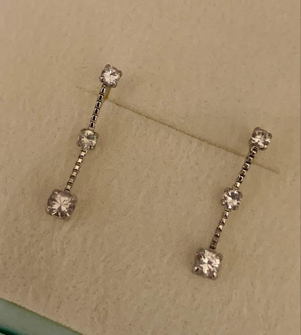 ELLE K18WG ホワイトトパーズ 3ストーン ピアス ホワイトゴールド