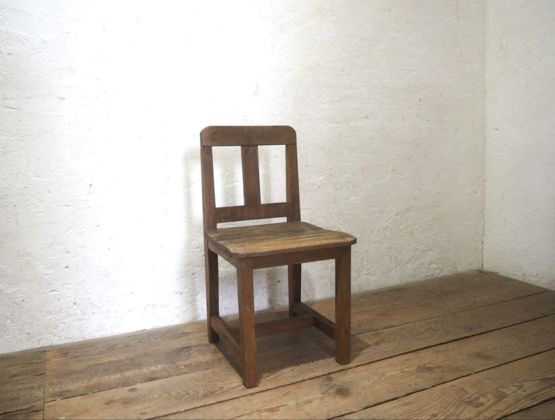 1368 ビンテージ　レトロな古い木製チェア　椅子　イス　展示台　花台　古家具