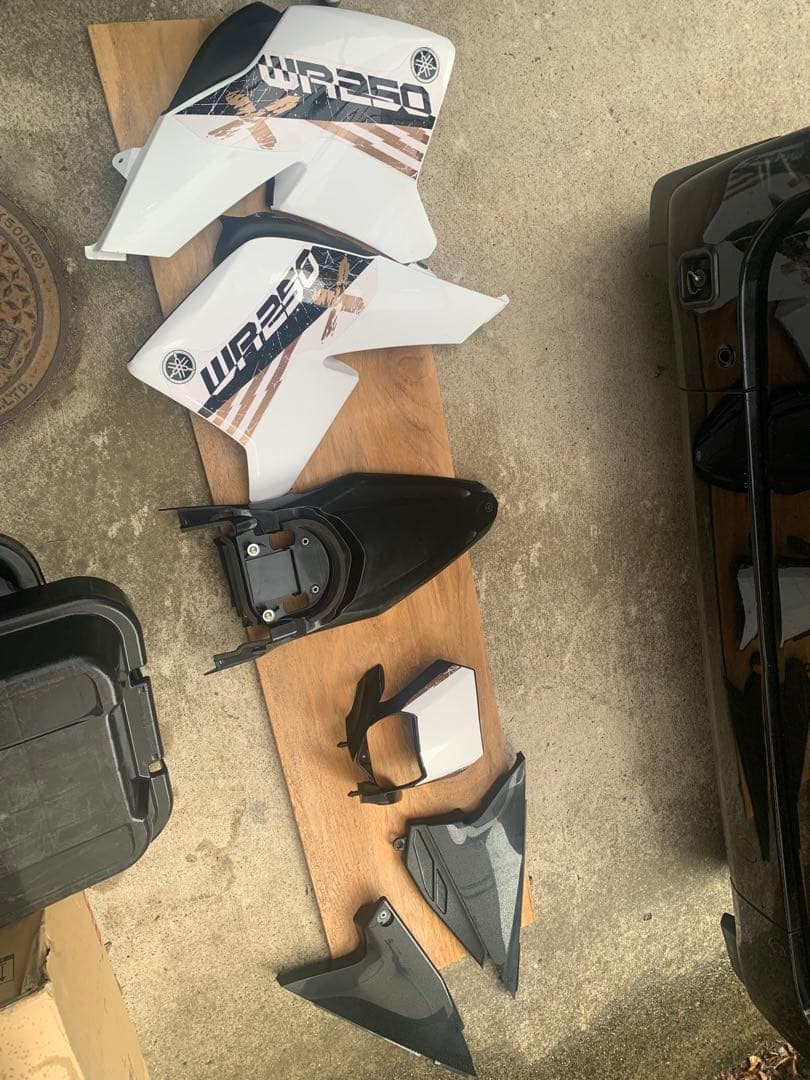 【大幅お値下げ！！】Yamaha WR250 カウルセット ホワイト/ブラック