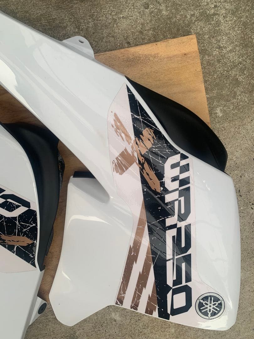 【大幅お値下げ！！】Yamaha WR250 カウルセット ホワイト/ブラック