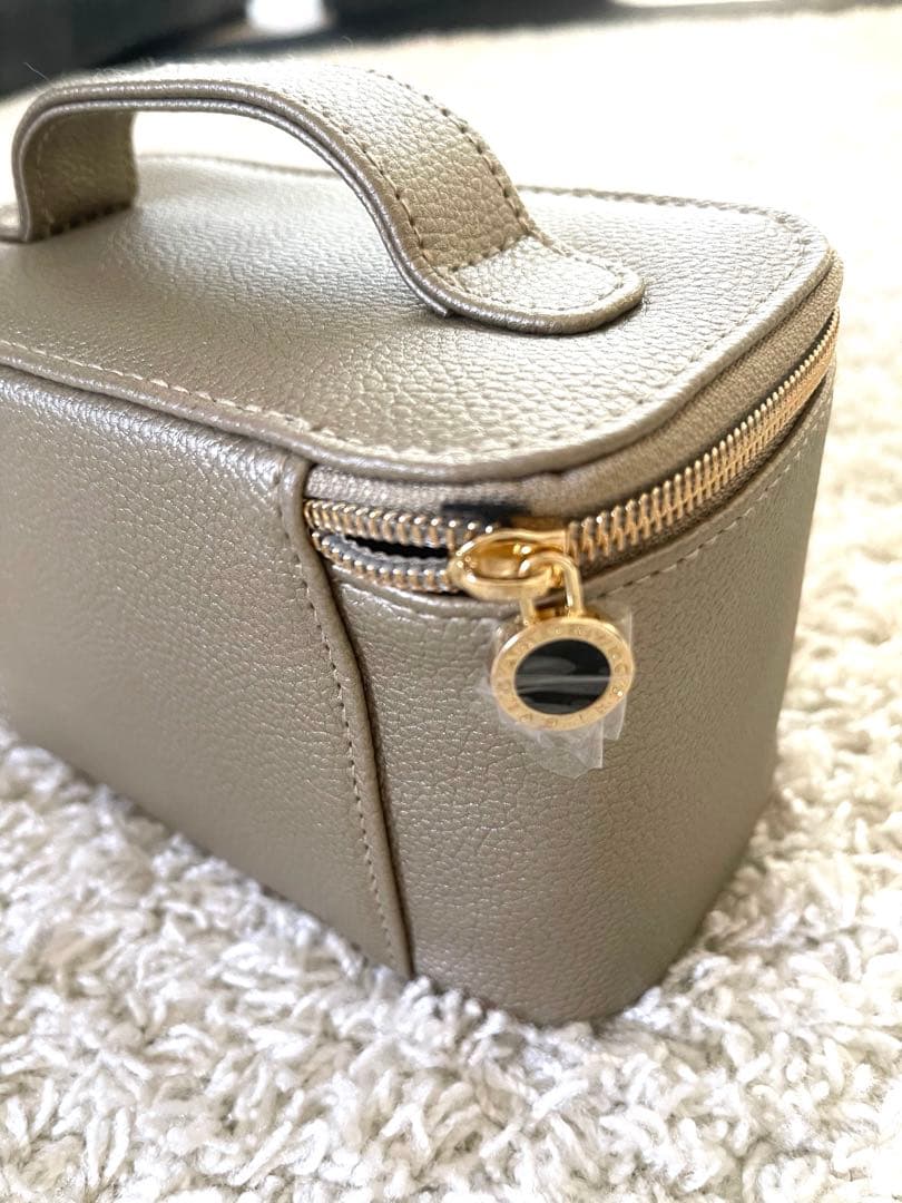 エミレーツ航空　ファーストクラス　アメニティ　ブルガリ