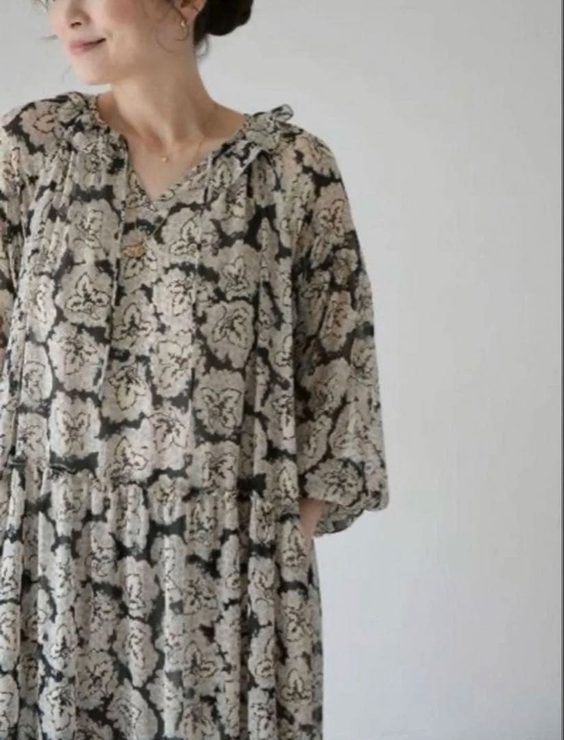 ハグオーワー＊DEVEAUX Antique Floral Print ドレス