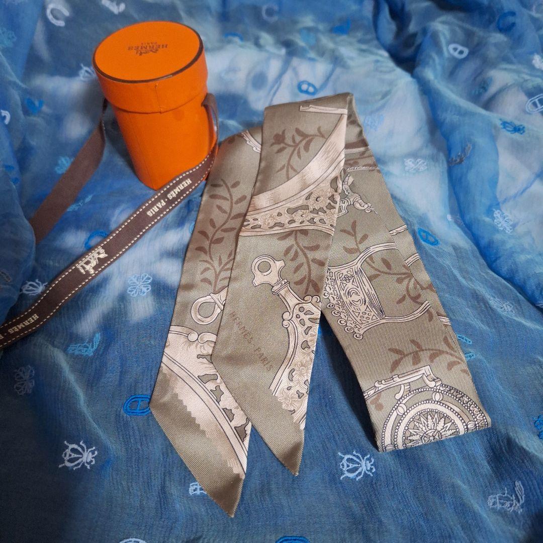 HERMES　ツイリー　シルク100% グレー系