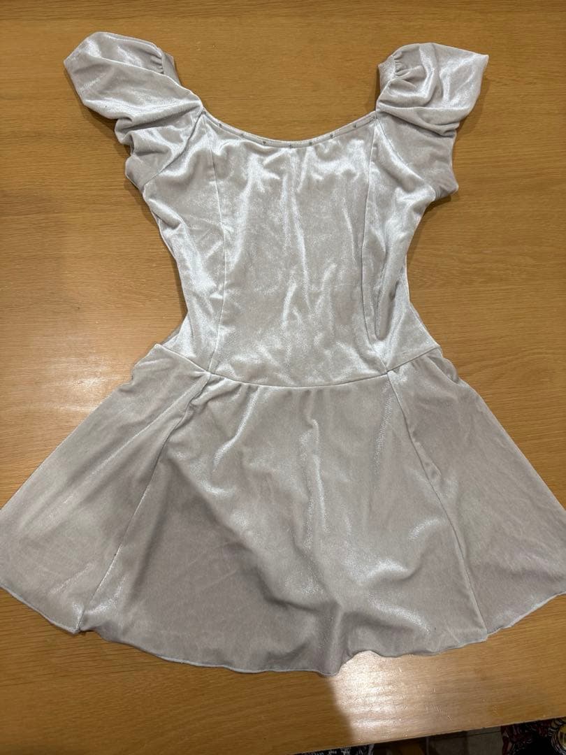 【未使用】ベロア生地レオタード　スカート付き　グレージュ