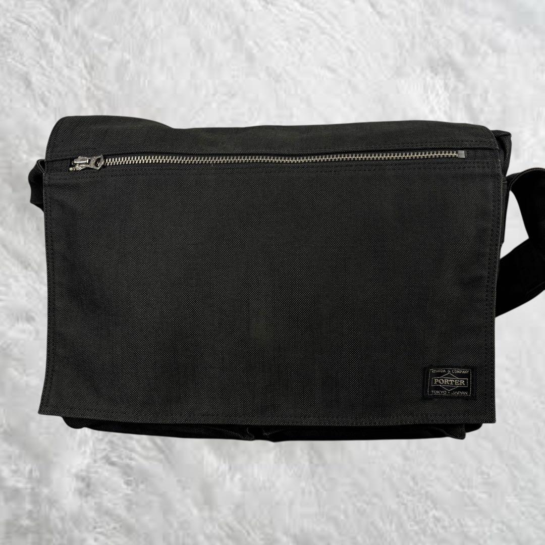 whitewhite0831スモーキー　メッセンジャーバッグ　ブラック