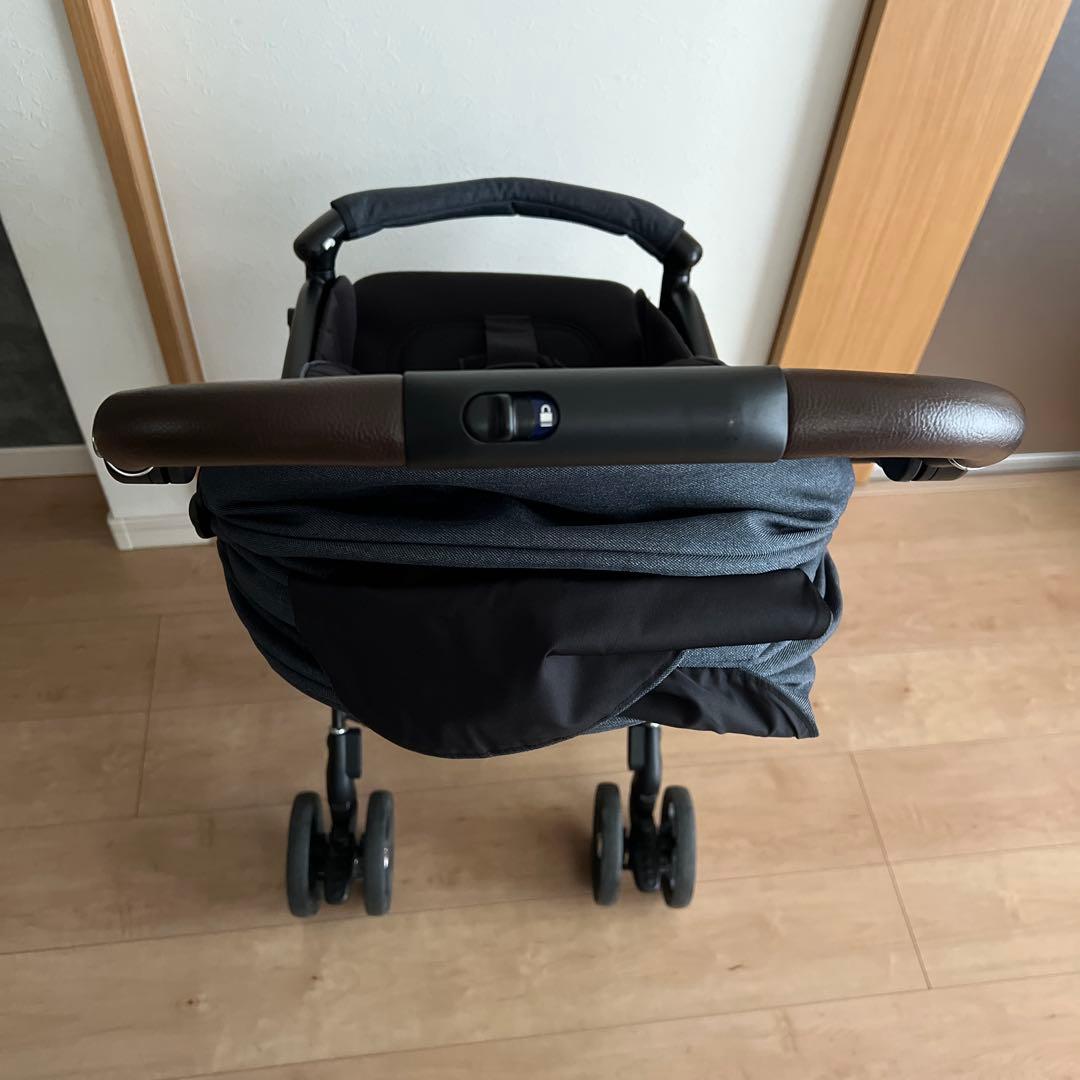 【良品】最上位モデル　ラクーナクッションフリー　ネイビー　ベビーカー　アップリカ