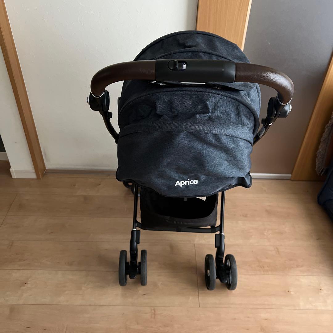 【良品】最上位モデル　ラクーナクッションフリー　ネイビー　ベビーカー　アップリカ