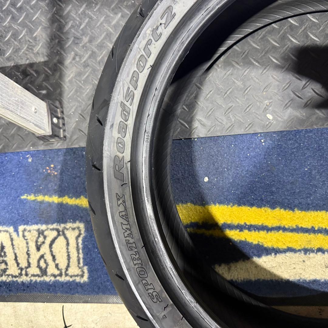 新車外しの未使用 SPORTMAX Roadsport2 タイヤ