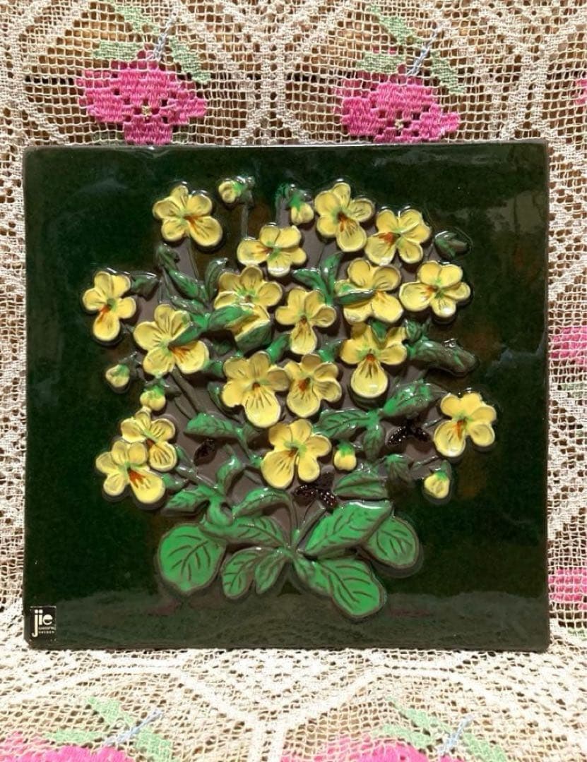 ★大判ヴィンテージ ★ジイガントフタ スウェーデン【ヴィオラ黄色　陶板】壁飾り