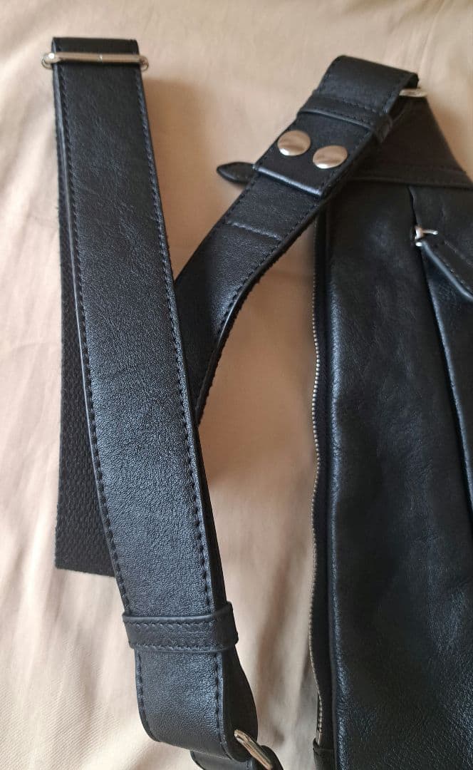 Plug プラグ ボディバッグ レザー