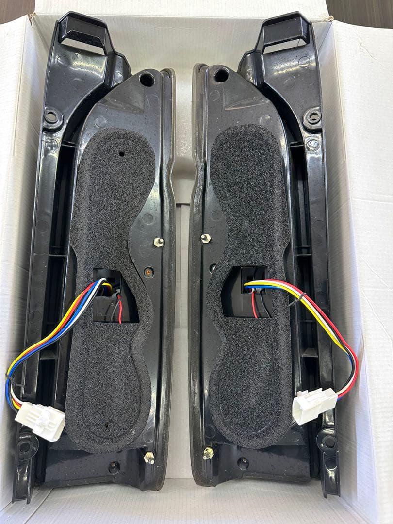 ハイエースLEDテールレンズ