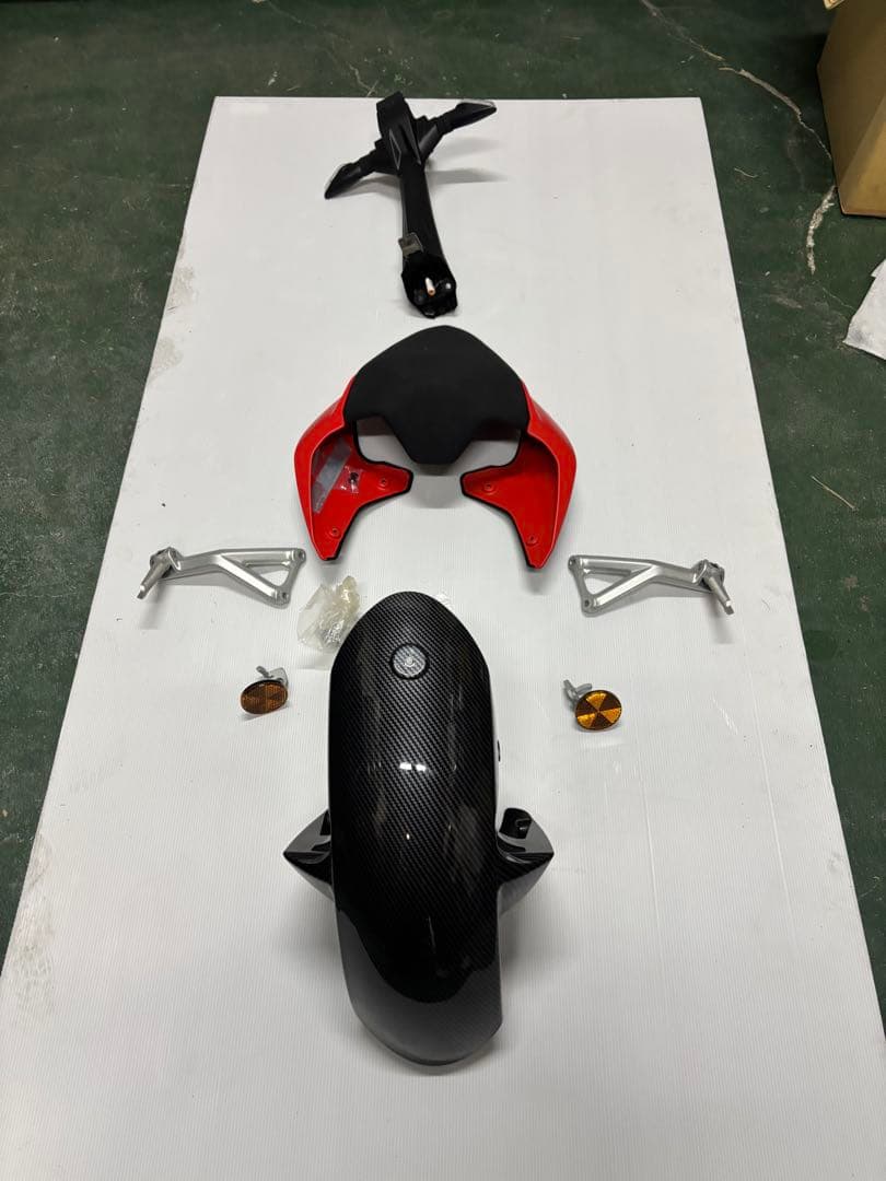 Z*s様 パニガーレV4S カウル　ステップ　テールランプなどのセット