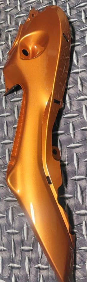 HAYABUSA（EJ11A）アクセントカウル　ゴールド