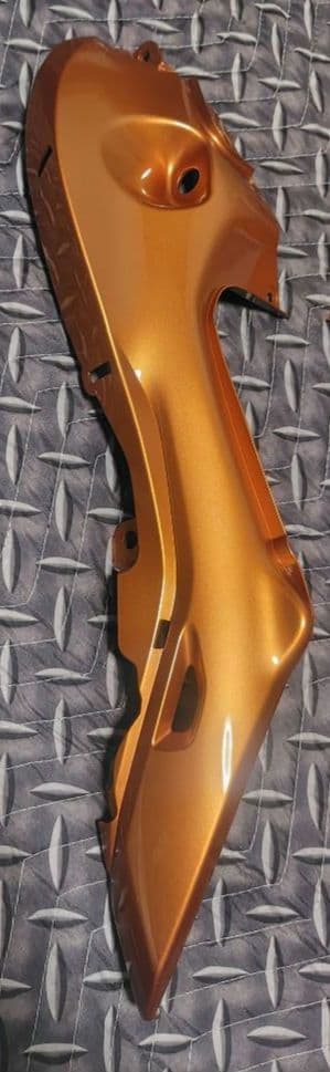 HAYABUSA（EJ11A）アクセントカウル　ゴールド