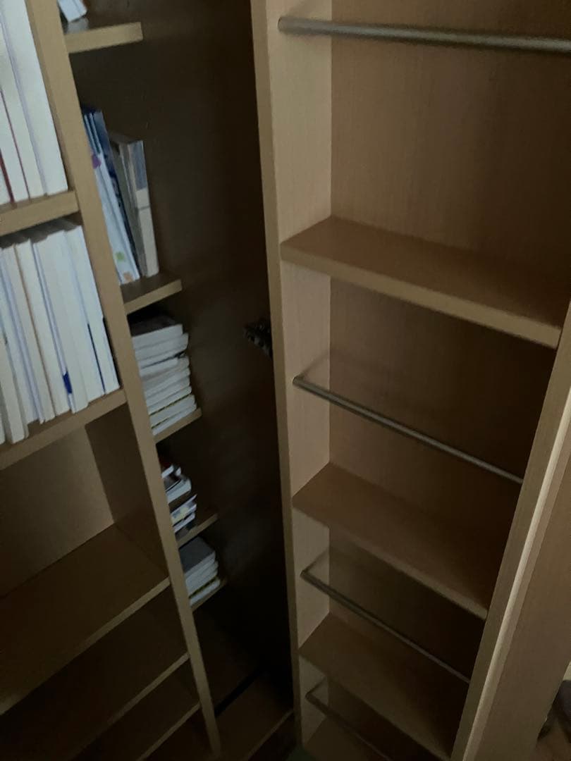 ナチュラル本棚 2扉 収納力抜群