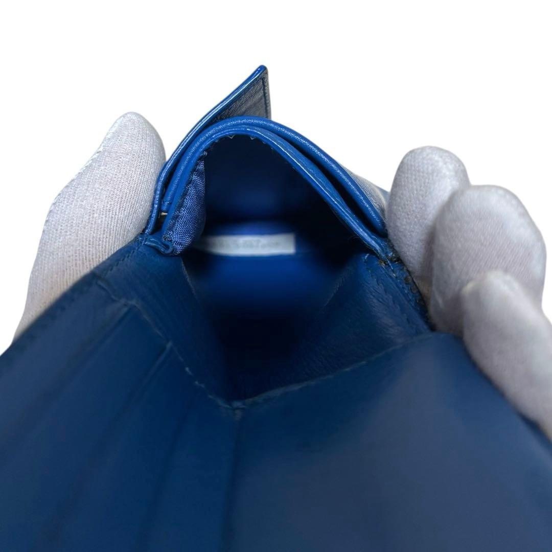 人気　ボッテガヴェネタ　折り財布　バイカラー　フラップ　マキシイントレチャート