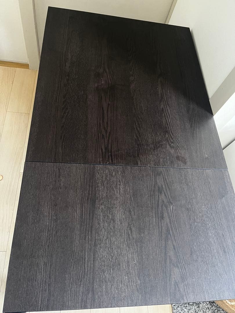 ブラック木製伸長式ダイニングテーブル