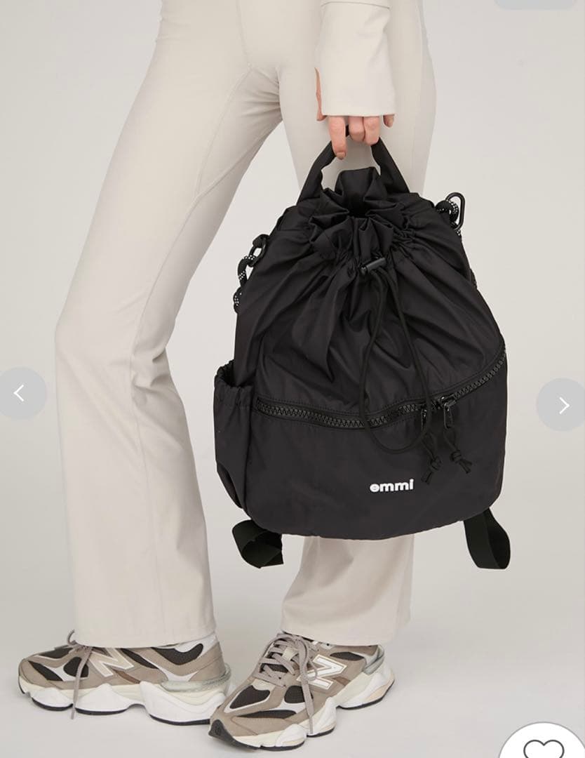 emmi エミ　撥水emmiロゴマルチリュック