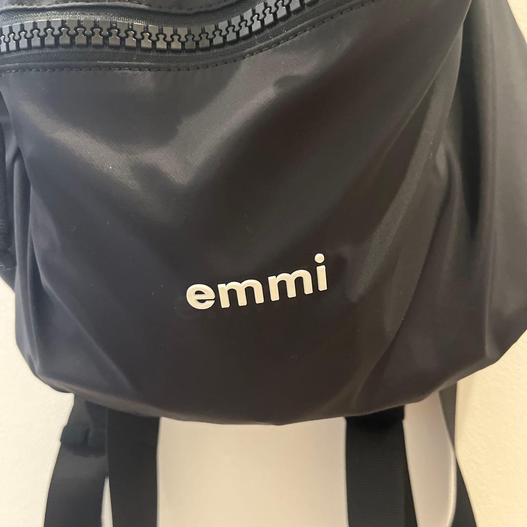 emmi エミ　撥水emmiロゴマルチリュック