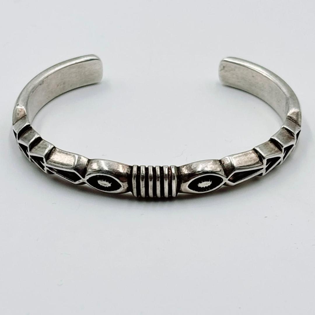 Jennifer Curtis ジェニファーカーティス ハーフラウンドバングル