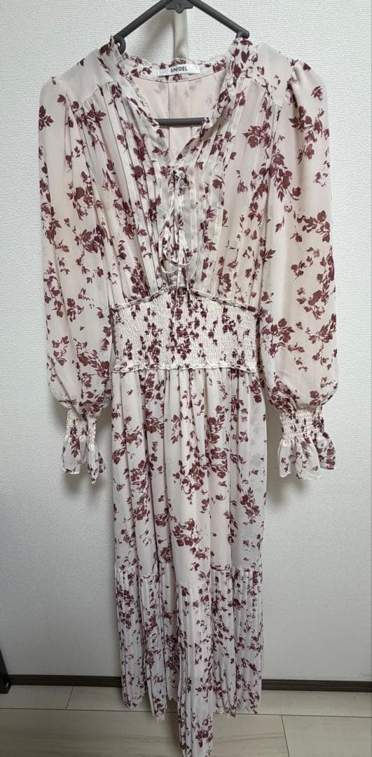 SNIDEL Sustainableプリーツプリントワンピース