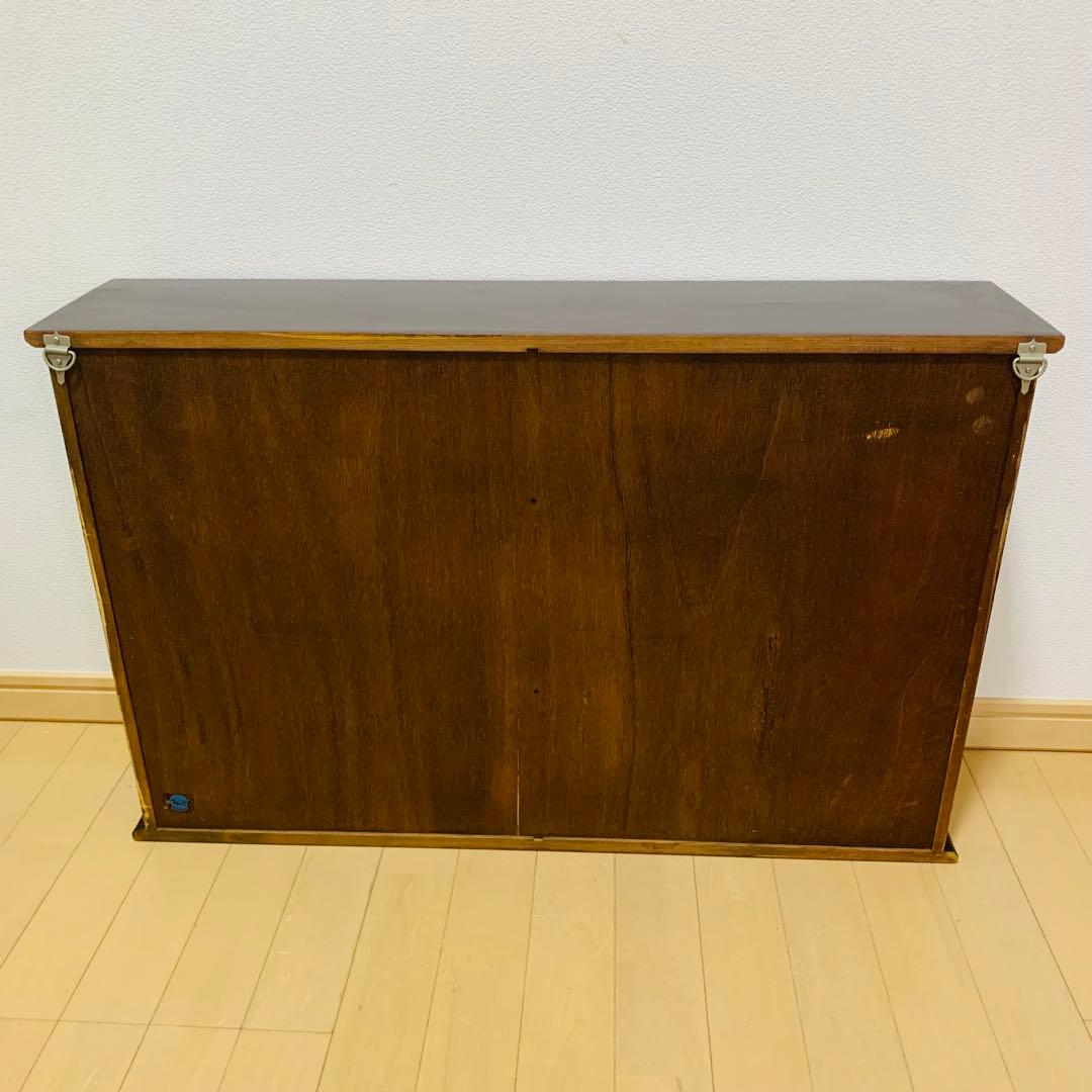 コレクションケース　木製　観音扉　インテリア　アンティーク　ヴィンテージ　飾り棚