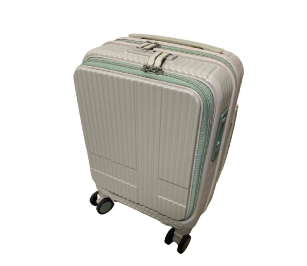 人気色　イノベーター キャリーバック　スーツケース 21L 機内持込OK