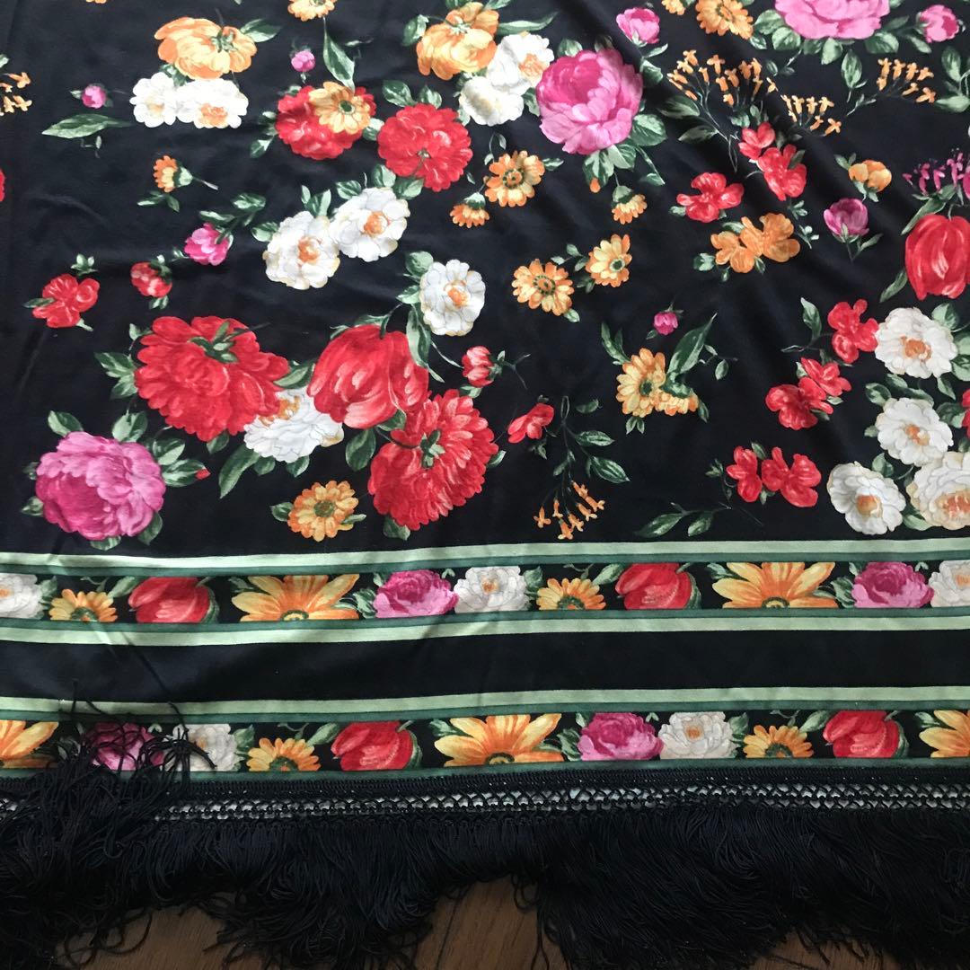 レオナール花柄黒ストール マフラー　60×142