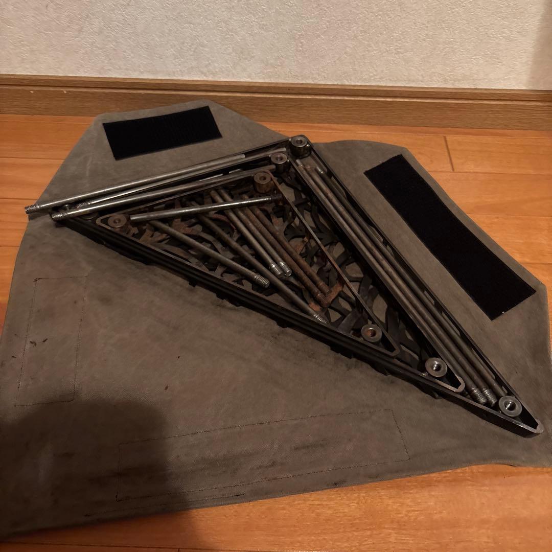 サンゾクマウンテン 山賊 デルタス 焚き火 グリル サイドテーブル　キャンプ