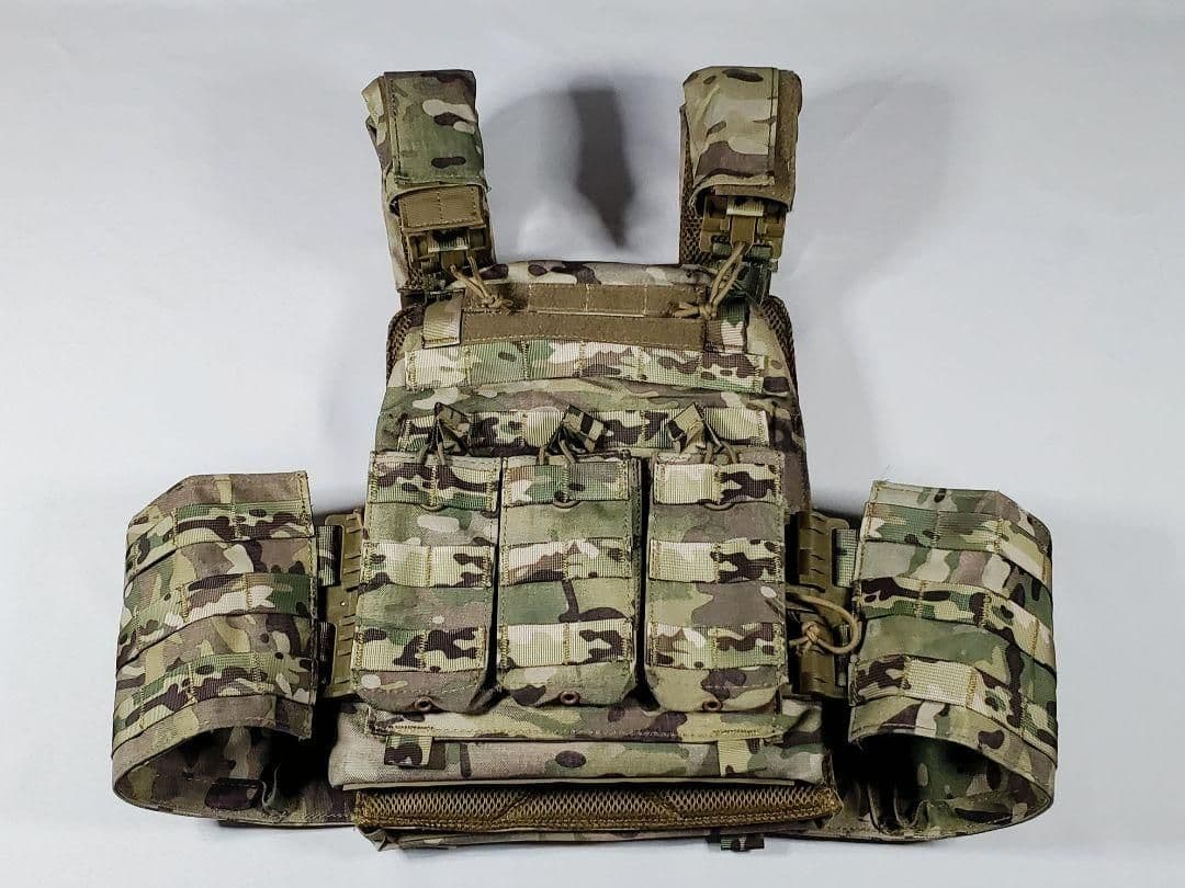 マグポーチ×4 ユーティリティポーチ×1 クイックリリースプレートキャリア　MC