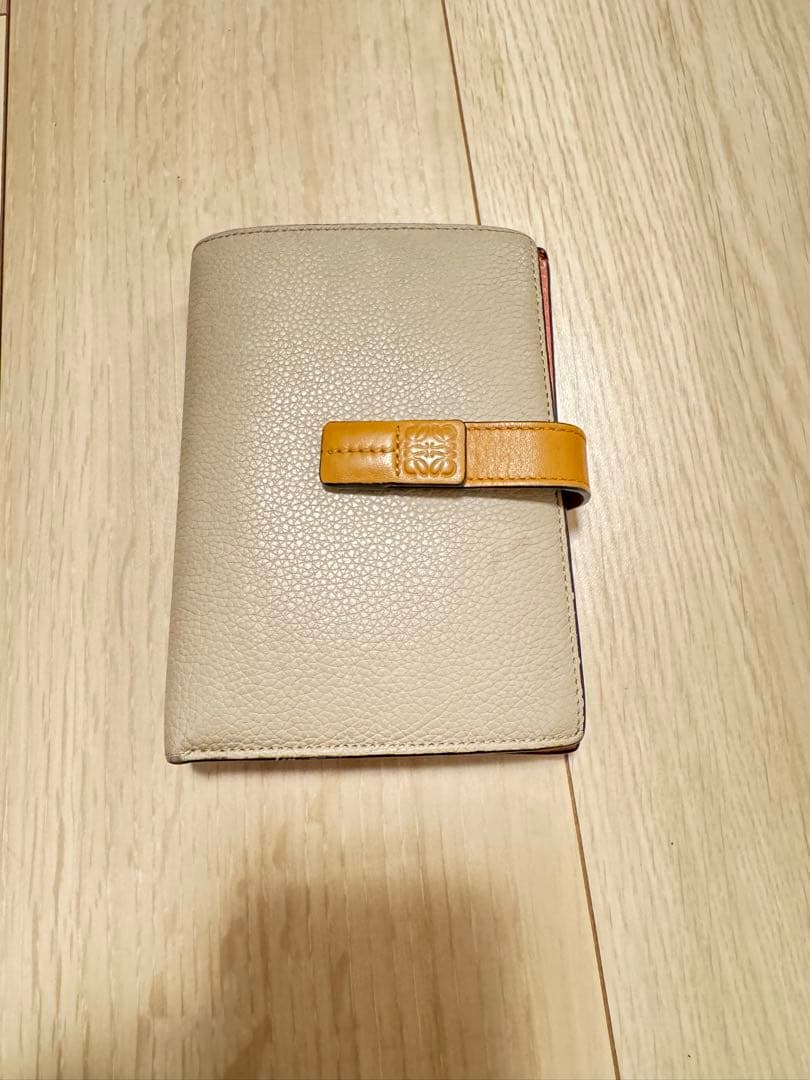 【週末セール中！】LOEWE ベージュ ライトオート 二つ折り財布 ロエベ