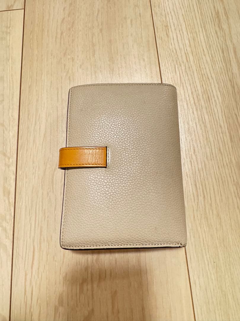 【週末セール中！】LOEWE ベージュ ライトオート 二つ折り財布 ロエベ