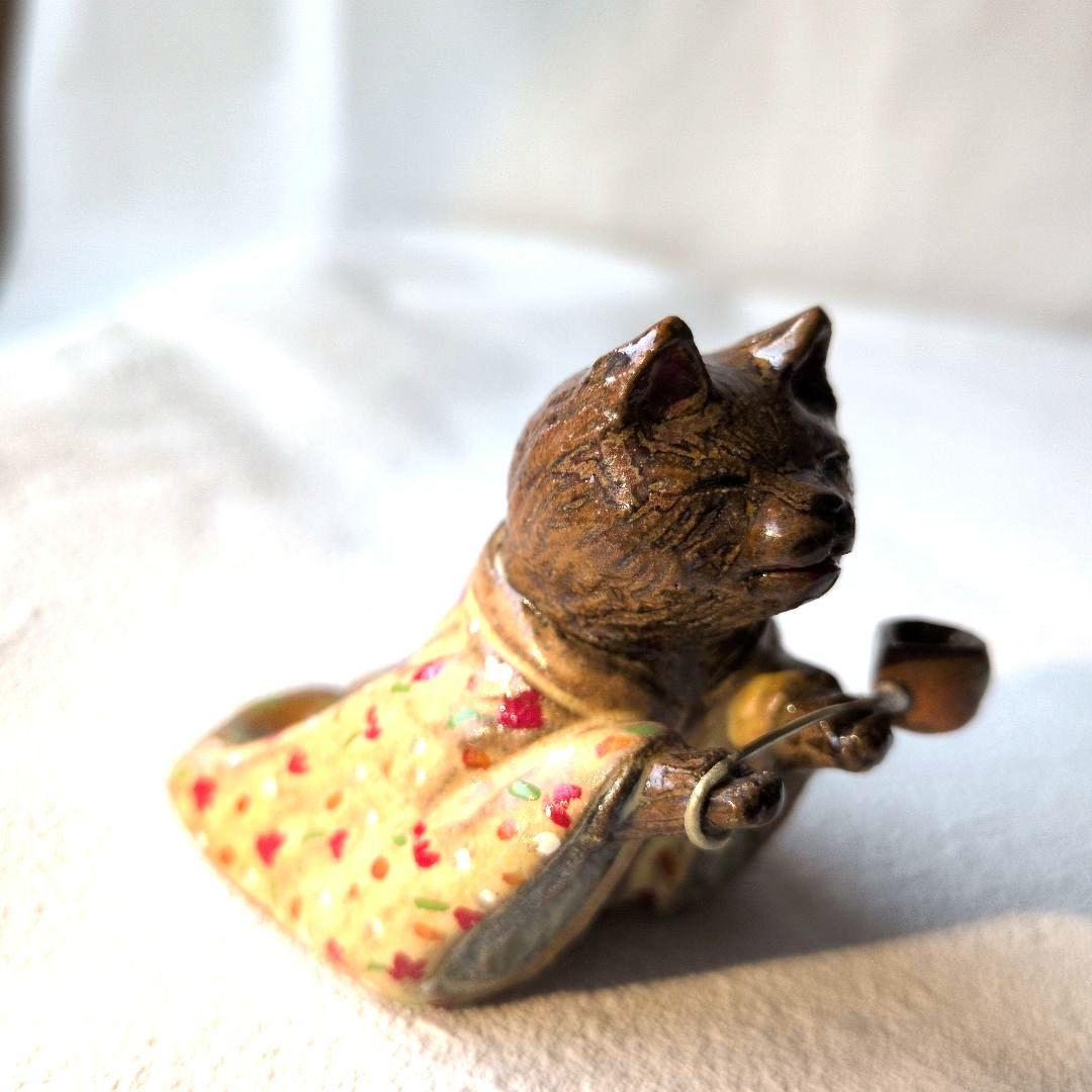 雛人形　三人官女　猫　伝統的スタイル