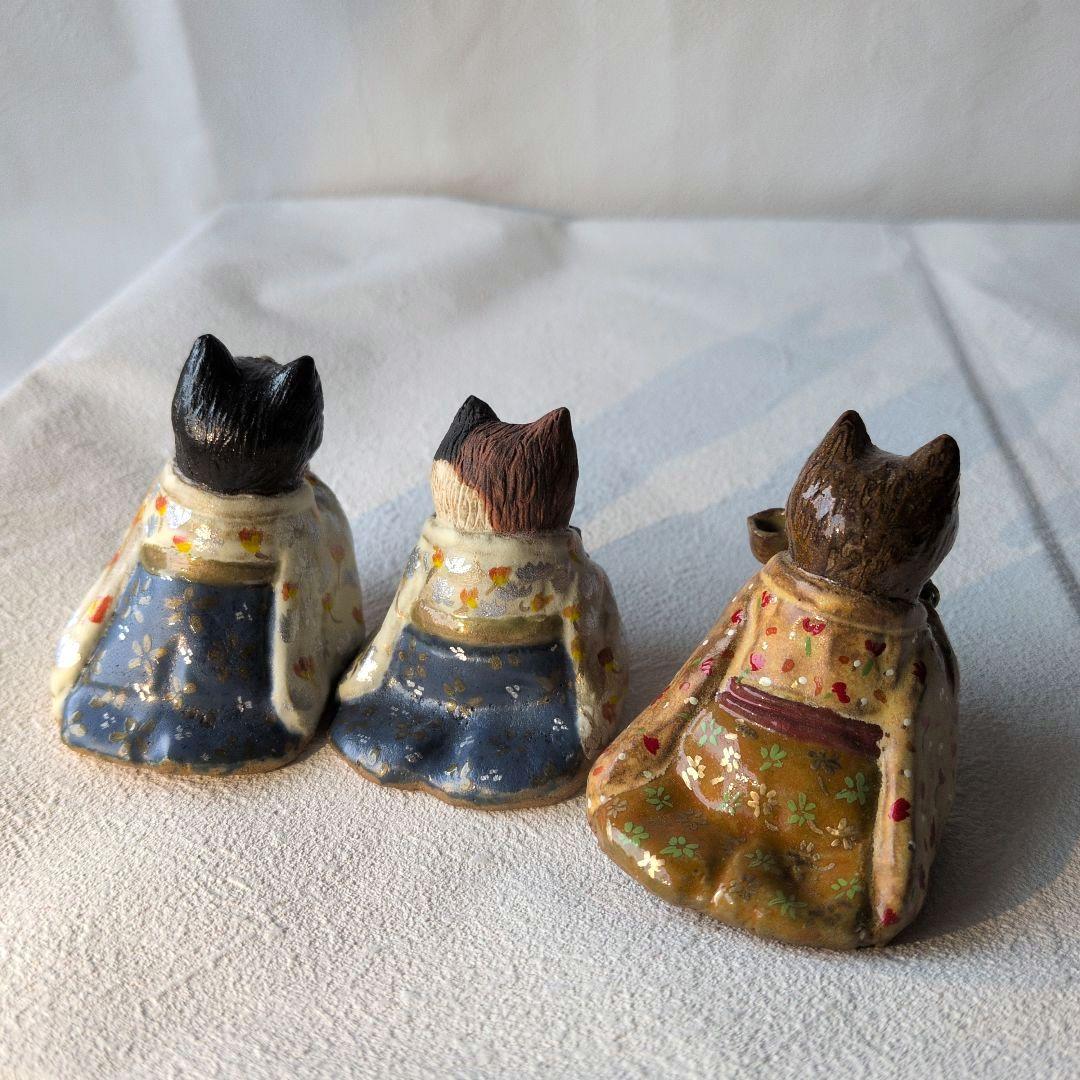 雛人形　三人官女　猫　伝統的スタイル