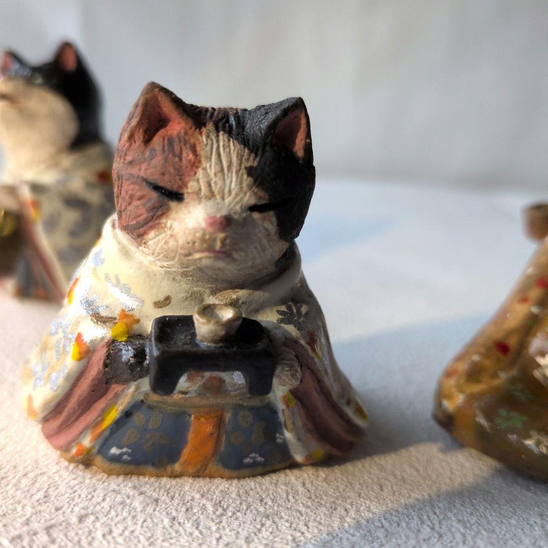 雛人形　三人官女　猫　伝統的スタイル