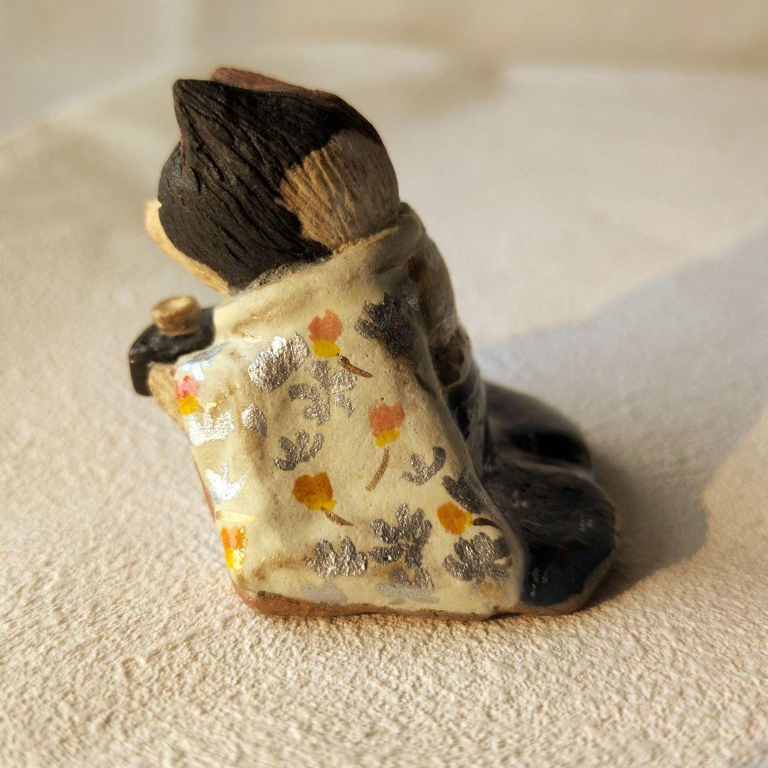 雛人形　三人官女　猫　伝統的スタイル