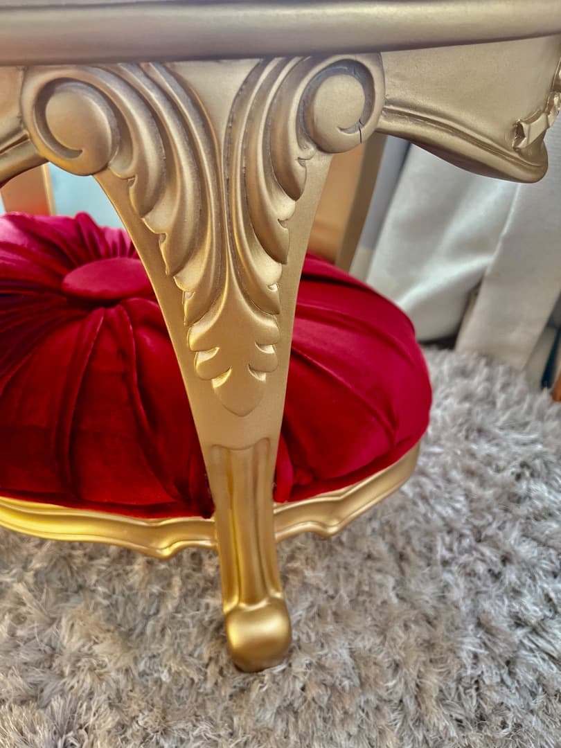 オーバル型のセンターテーブル、手作りで豪華な生地を使用