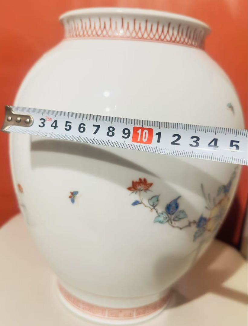 人間国宝 十三代　酒井田柿右衛門　錦牡丹文花瓶高さ28 Cm口部14 Cm